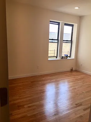 Rented by Roberto Guilbet, LREB | media 15