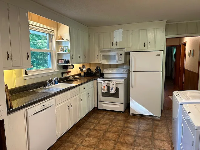 200 Grandview Dr — Photo 7