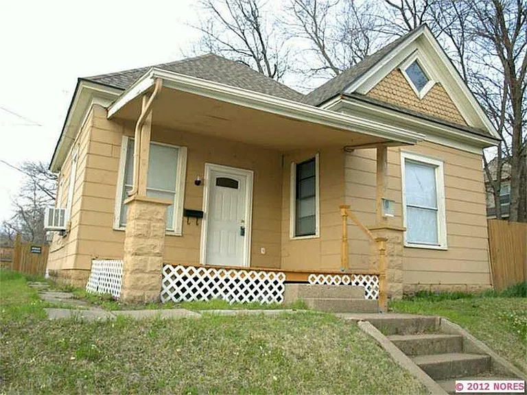 1815 E 5th St — Photo 3