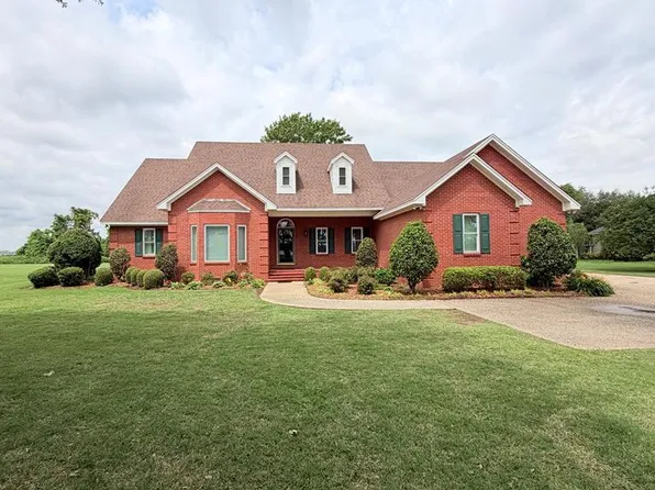 2810 S Lakeshore Dr, Lake Village, AR 71653