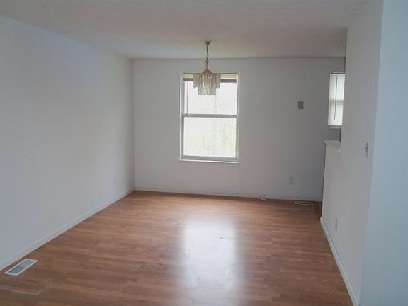4th image of 2024 Woodcrest Dr