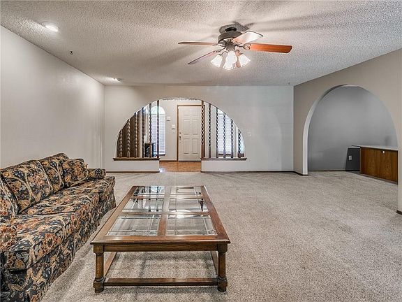 4th image of 9806 Hummingbird Ln