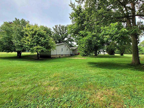 3rd image of 1587 W South Rd