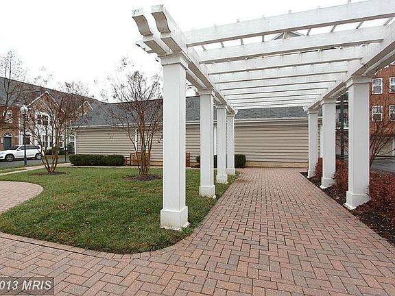 4th image of 500 King Farm Blvd APT 405