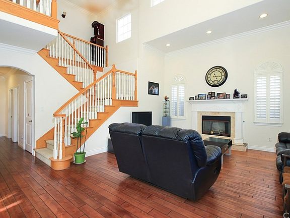 4th image of 2323 Pine St