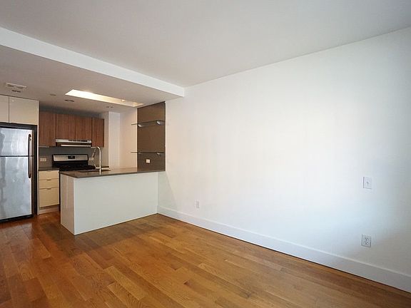 4th image of 616 Willoughby Ave #2F