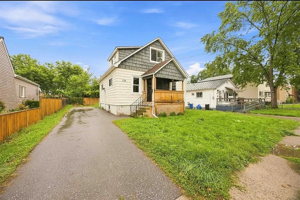 3 bed, 2.5 bath, $1,900 — Photo 1