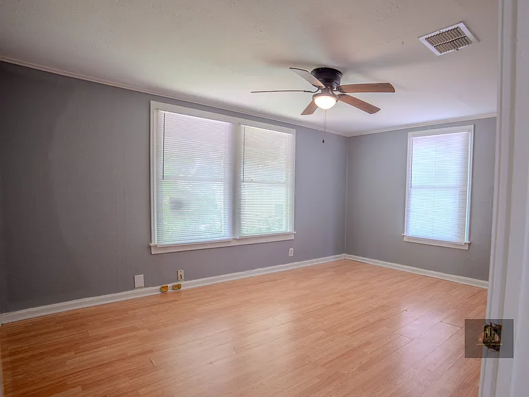 3800 Creswell Ave — Photo 15