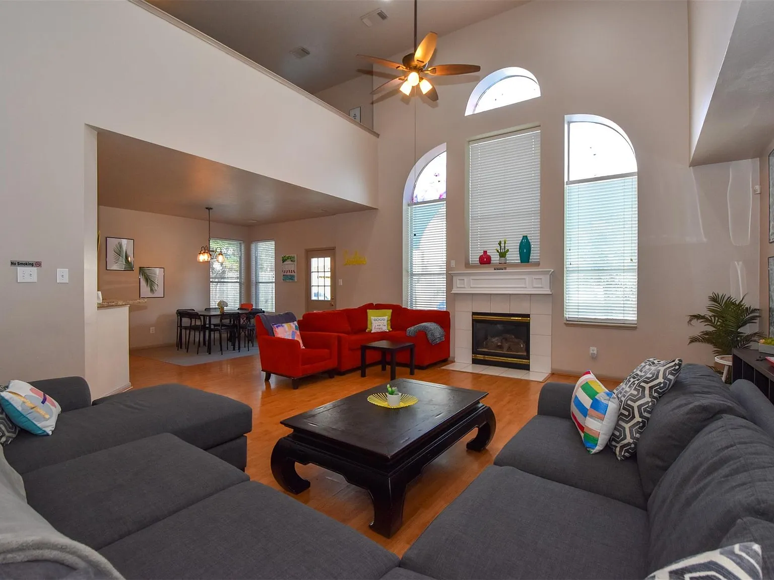 7 bed, 3.5 bath, 4600 sqft, $7,800 — Photo 2