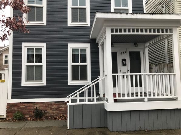 233 Robinson St #1
