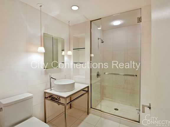 5th image of 15 Broad St APT 1608