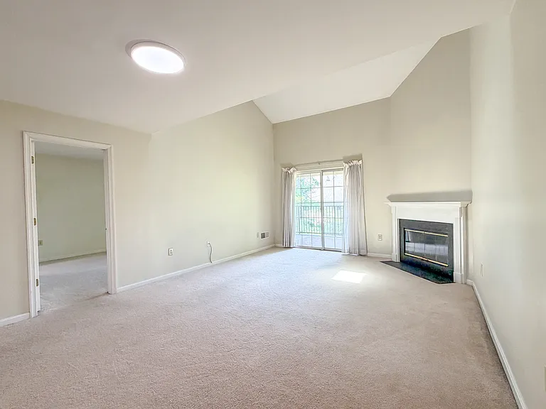208 Greenview Dr — Photo 12