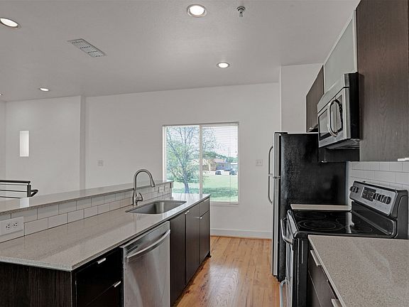 4th image of 111 N Merrill Rd