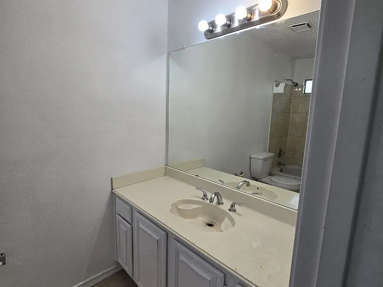 2509 Hollydale Dr — Photo 15