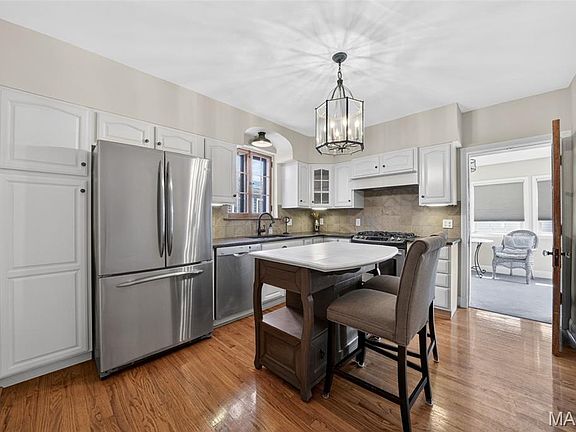 5th image of 6054 Oleatha Ave