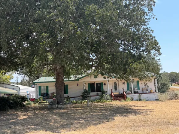 701 Live Oak Dr, Adkins, TX 78101