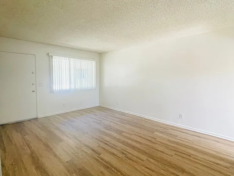 720-722 N Ojai Rd — Photo 6