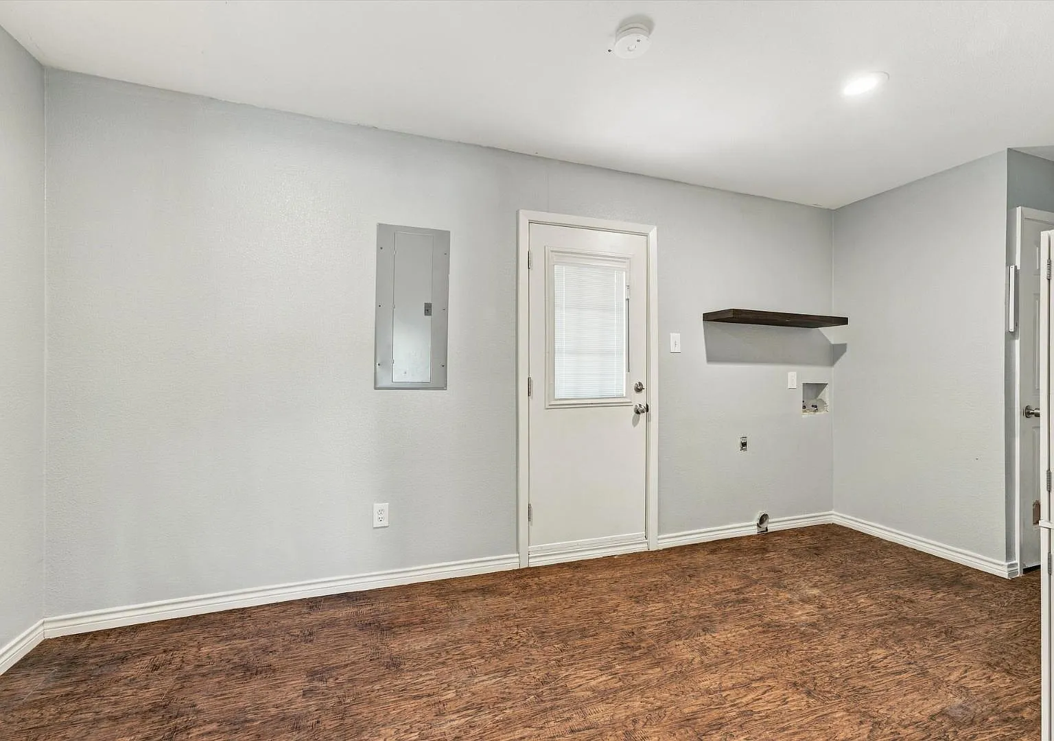 208 N Hickory St — Photo 2
