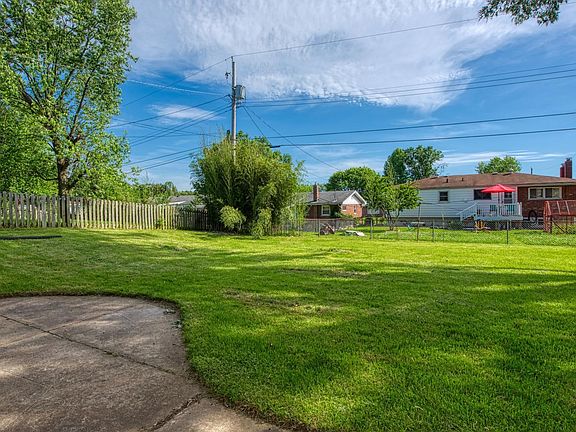 4th image of 216 Walworth Dr