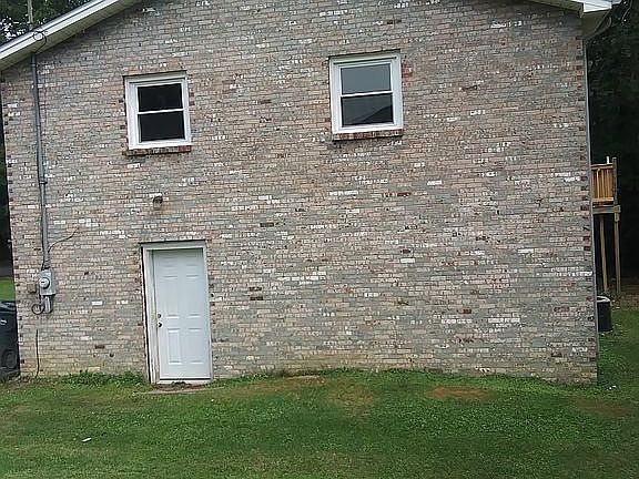 4th image of 210 Marie St