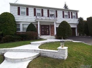 15 Majestic Ct, New Hyde Park, NY 11040