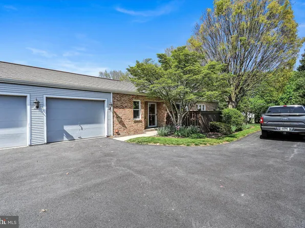 30 Woodland Est, Lebanon, PA 17042