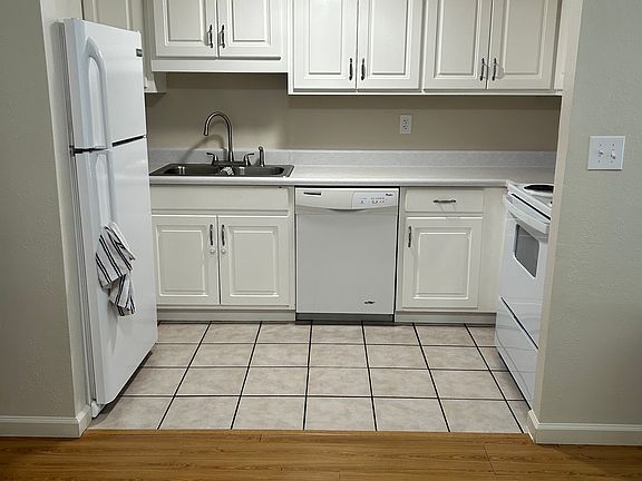 3rd image of 3904 Wave Ave APT C