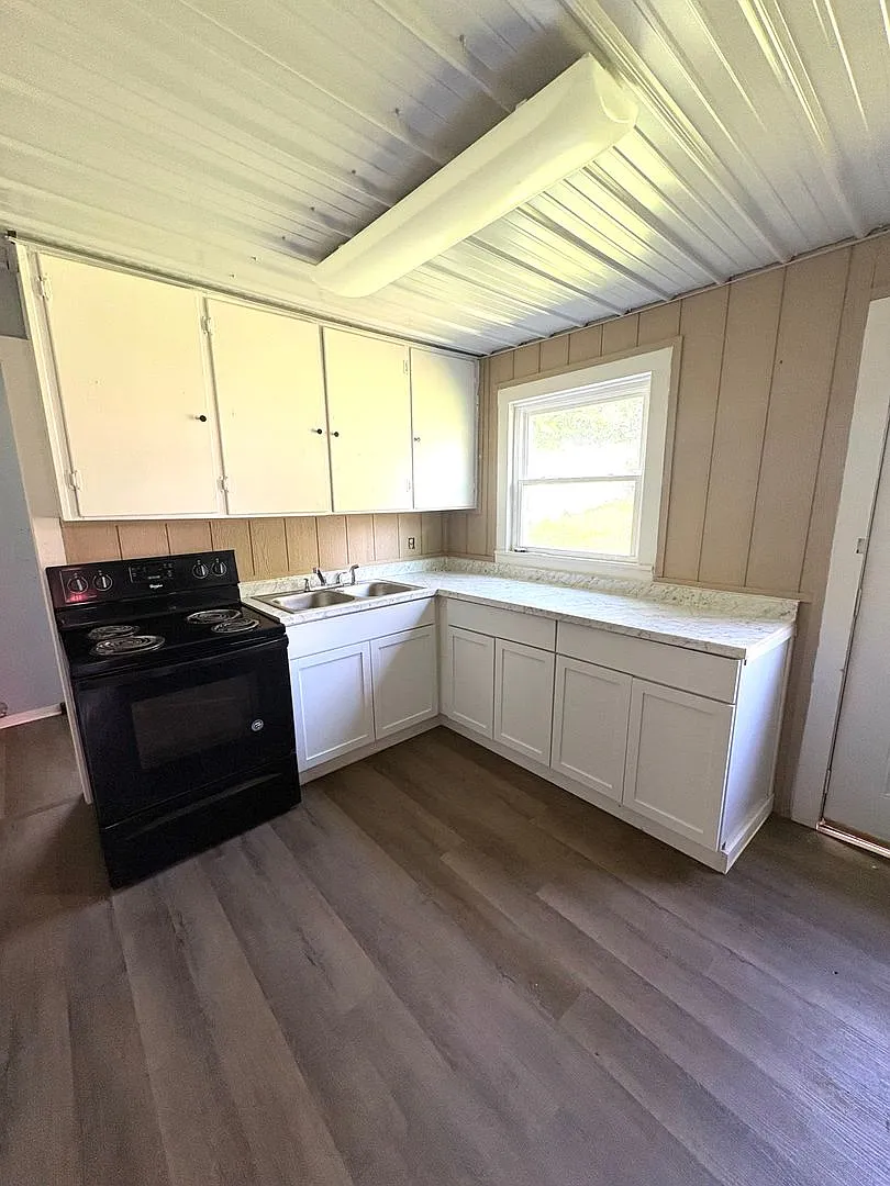 Charming 3BR Rental Close to Downtown Glasgow! — Photo 3