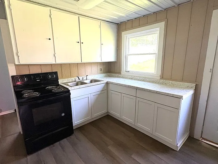 207 Frazier Ave — Photo 3