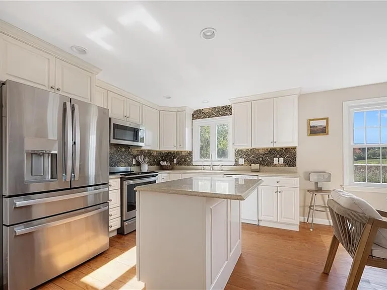 318 Sutton St — Photo 10
