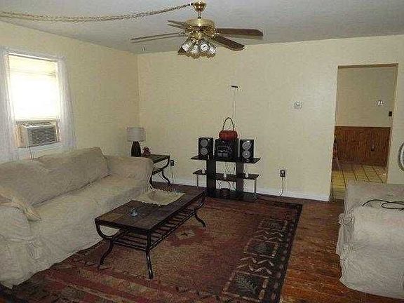 5th image of 253 W Taylor St