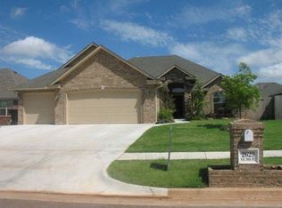 2629 SE 10th St, Moore, OK 73160