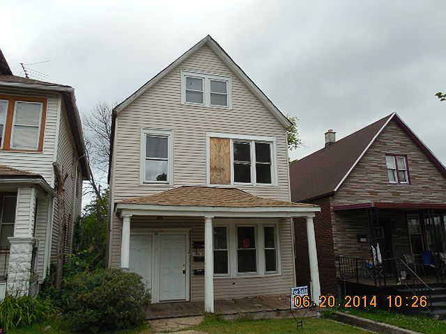 2nd image of 138 E 120th Pl