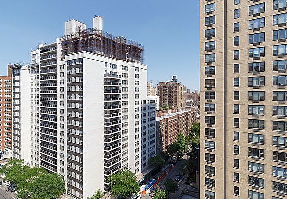 5th image of 150 E 18th St APT 11P