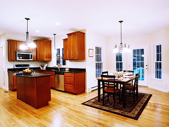 kitchen w/breakfast nook