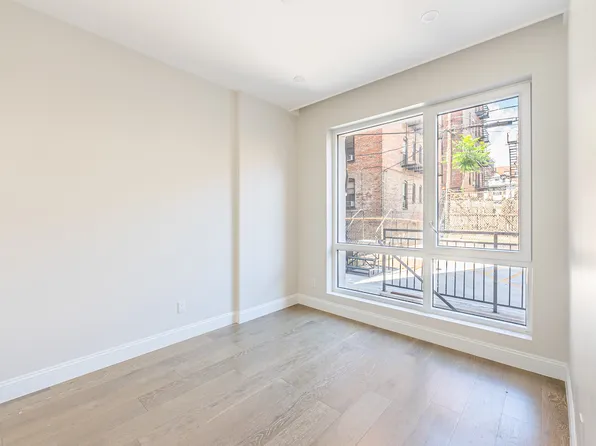 42-09 Hampton Street image 10 of 27