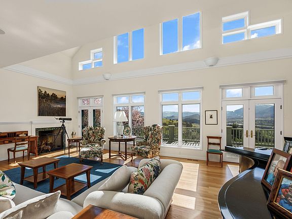 3rd image of 708 Pompadour Dr
