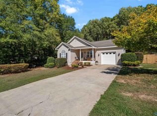 2438 Barnes Dr, Hokes Bluff, AL 35903