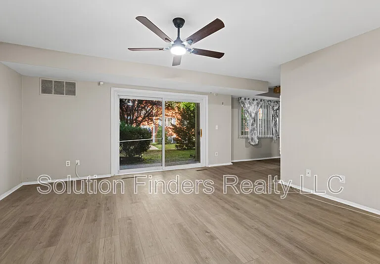 211 Crocker Dr #1 — Photo 5