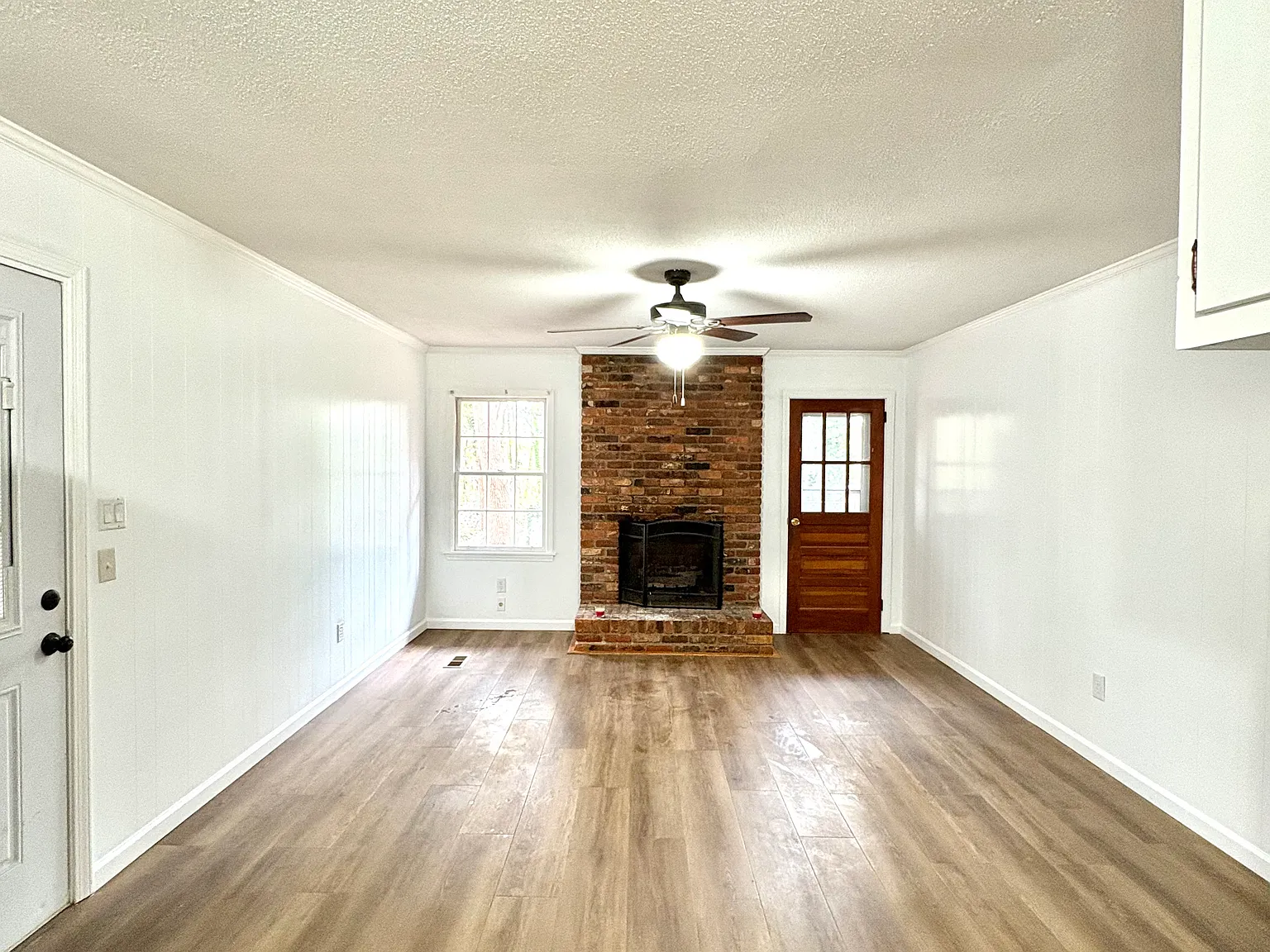 4 bed, 2000 sqft, $2,100 — Photo 1