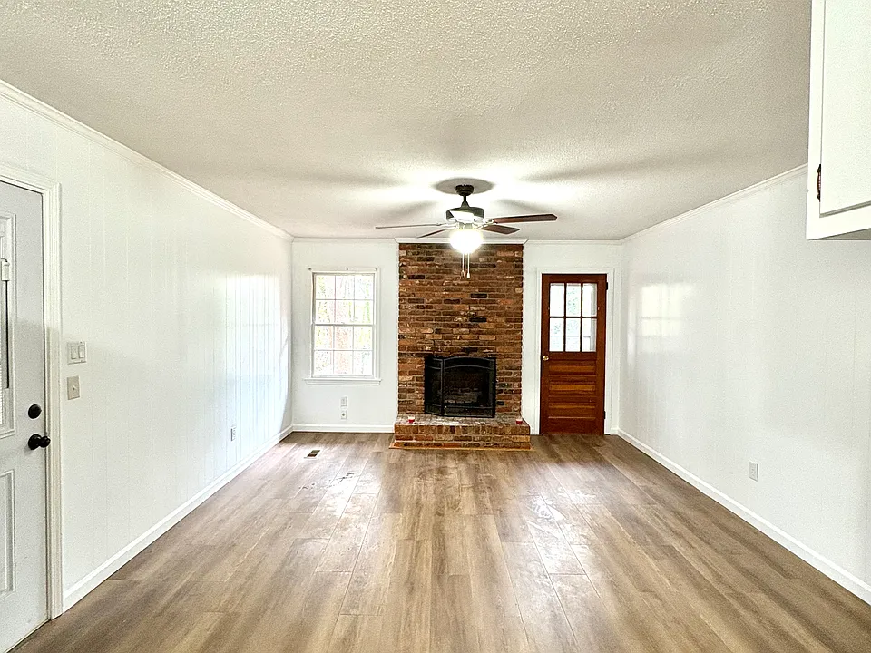 1408 Forest Ln