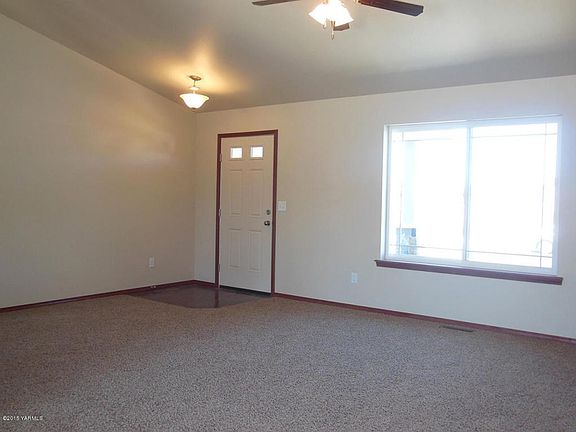 Great Room with Vaulted Ceiling