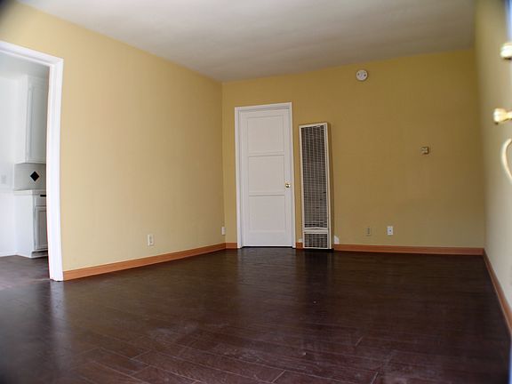 3rd image of 9255 Woodman Ave APT 6