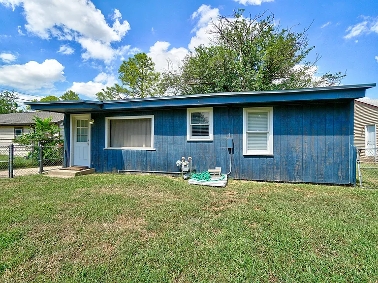 712 Dakota St — Photo 23
