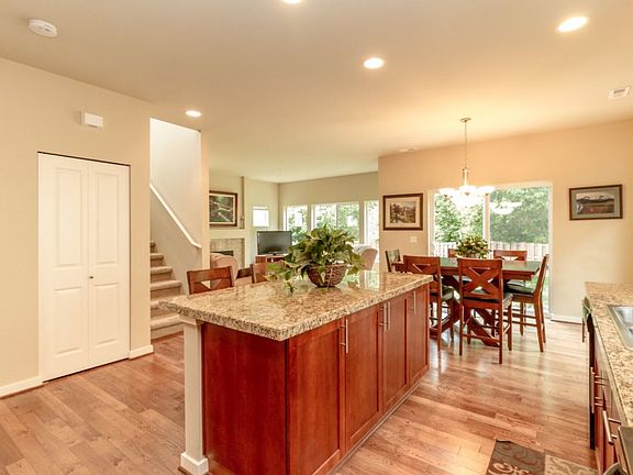 2nd image of 6233 Wesley Pl SE