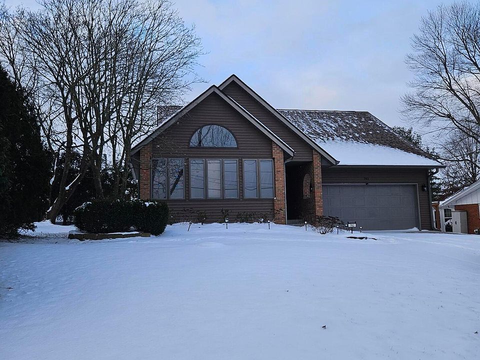 1st image of 782 Lakeshore Dr W