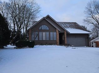 782 Lakeshore Dr W, Hebron, OH 43025