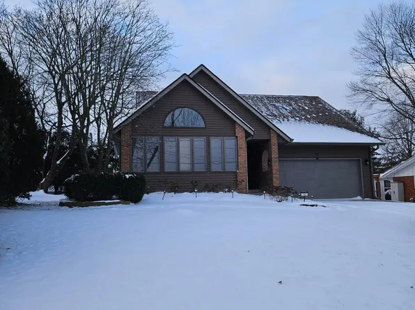 782 Lakeshore Dr W, Hebron, OH 43025