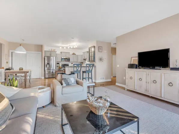 8663 South Roxbury WAY, Oak Creek, WI 53154