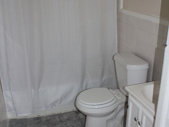 4th image of 218 E Bryce Dr